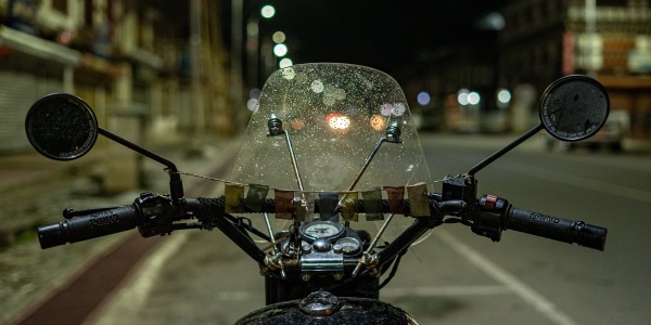 Por que é vital escolher a empunhadura certa para a motocicleta?