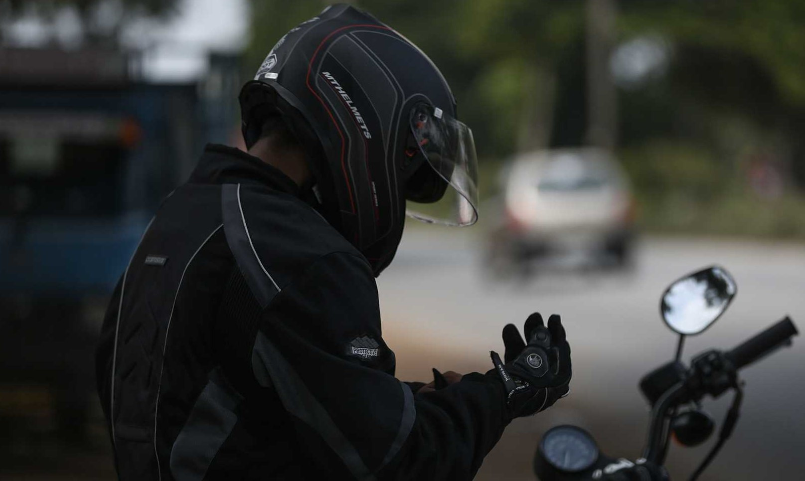 Disinfection of your motorcycle helmet and gloves