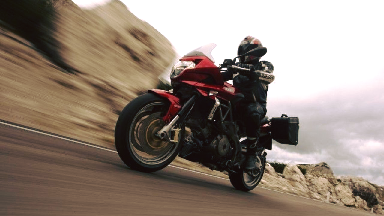Motorcycle braking: key aspects to take into account
